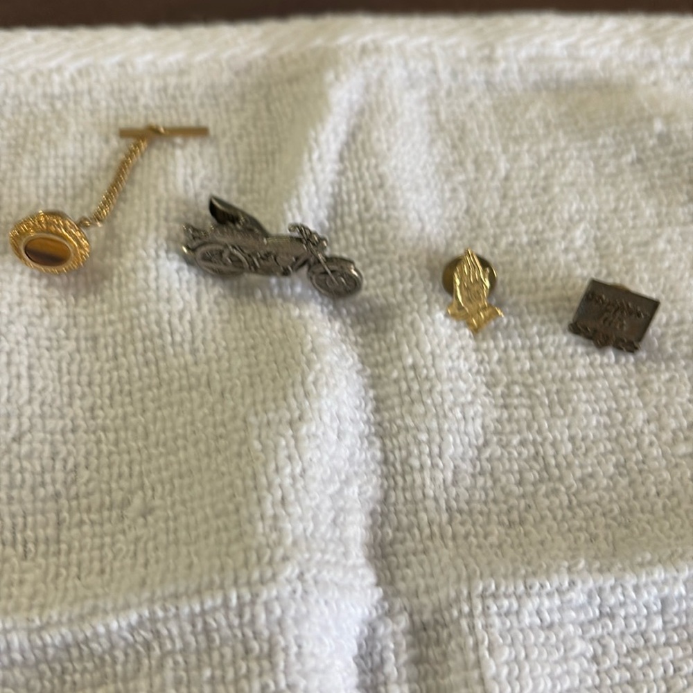 Tie clasps